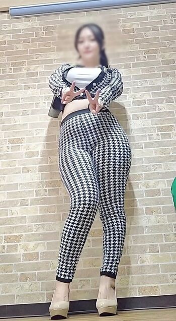Nene_booty