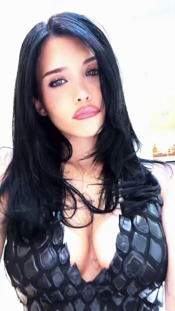 Nessa Barrett