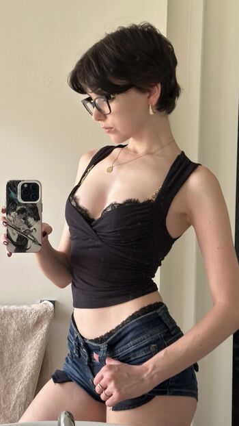 Full leaked Newinsight private photo