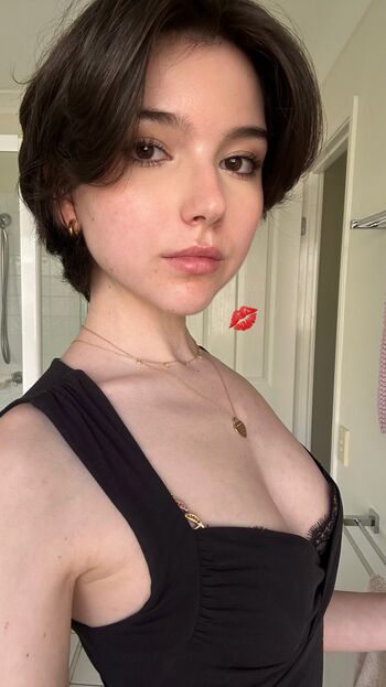 Full leaked Newinsight private photo
