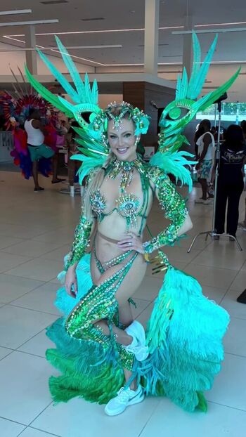 Full leaked Nicole arbour page private photo