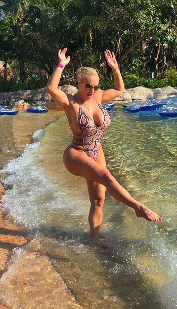 Nicole 
