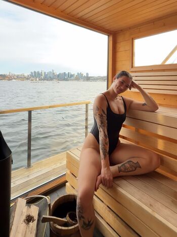 Full leaked Niiiinaaa private photo