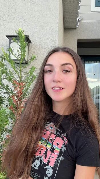 NikkiiRyderr
