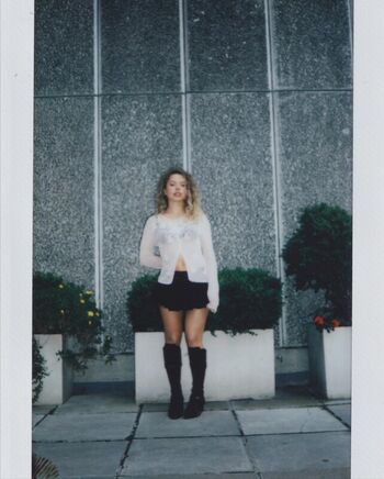 Full leaked Nilufer yanya private photo