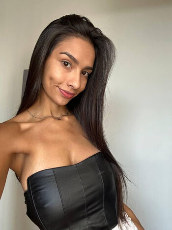 Nina Fox