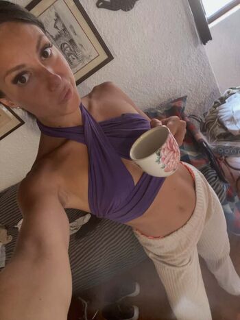 ninamissfit.model