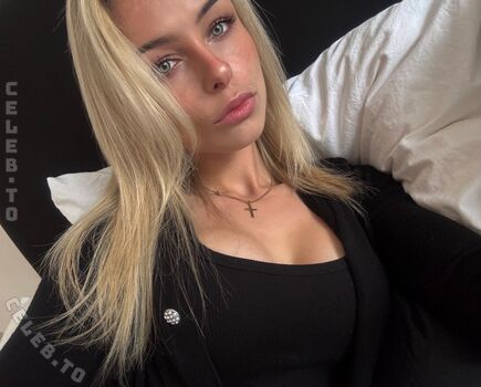 Full leaked Ninechenmaus private photo