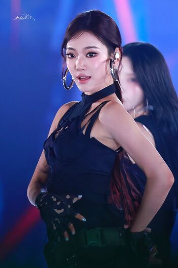 Full leaked Ningning aespa page private photo