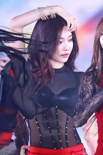 Full leaked Ningning aespa page private photo