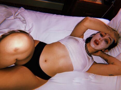 Full leaked Noah cyrus page private photo