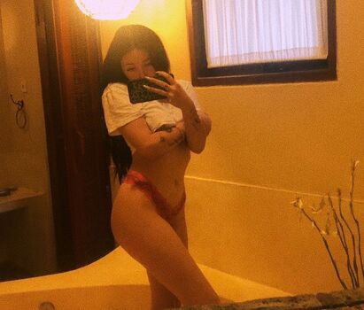 Full leaked Noah cyrus page private photo
