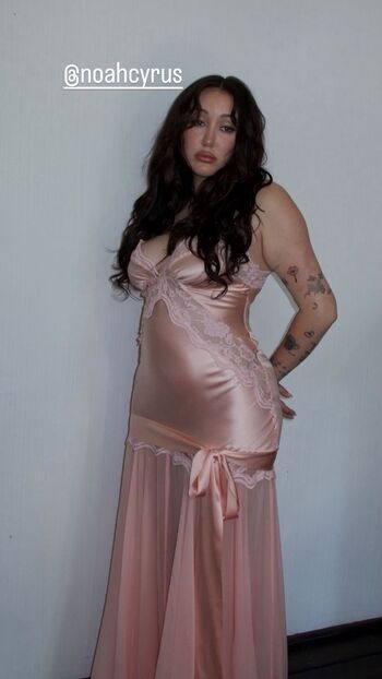 Full leaked Noah cyrus private photo