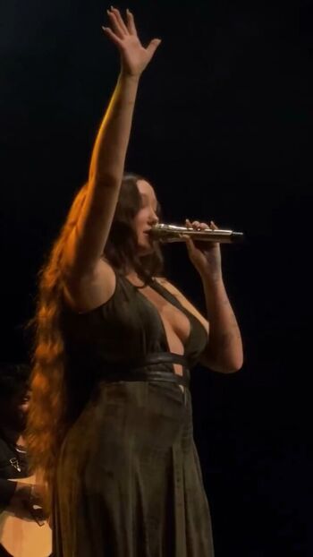 Full leaked Noah cyrus private photo
