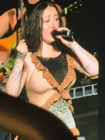 Full leaked Noah cyrus page private photo