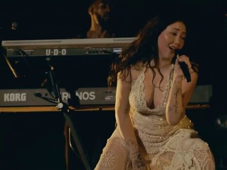Full leaked Noah cyrus private photo