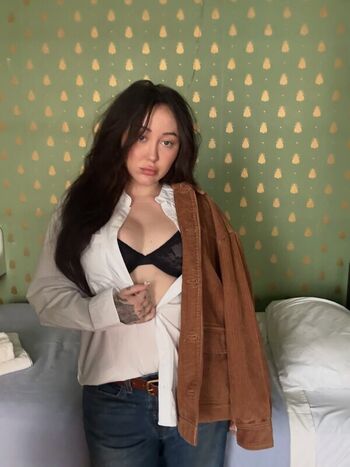 Full leaked Noah cyrus private photo