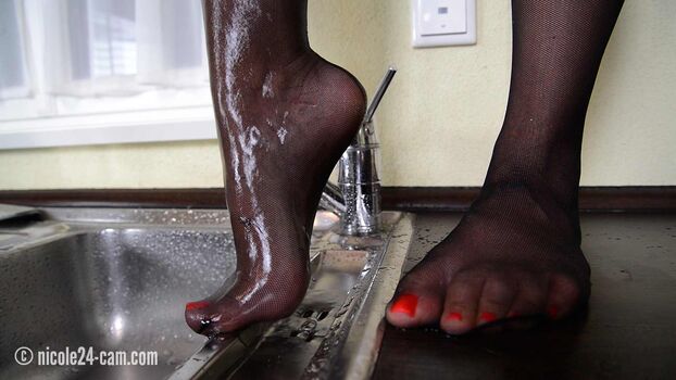 Full leaked Nylon feet private photo