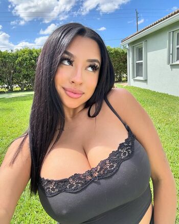 Full leaked Officialsariixo private photo