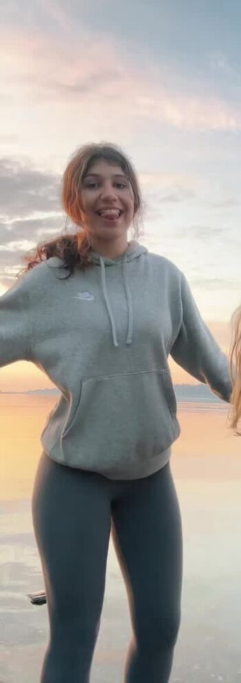 Full leaked Oliviax page private photo