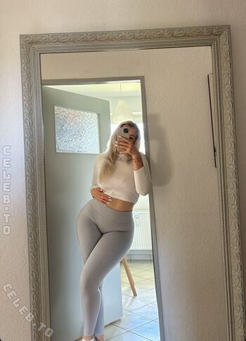 Full leaked Oliviahbls page private photo