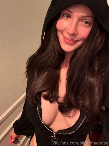 Full leaked Oliviamaebaee private photo
