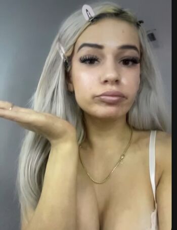 Full leaked Overlykaylaa private photo