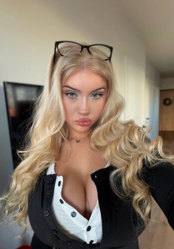 Full leaked Pavoxy  page private photo