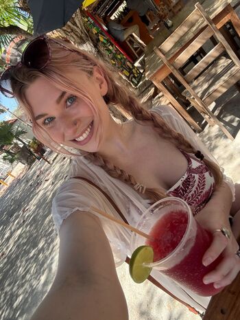 Full leaked Peachfyi page private photo