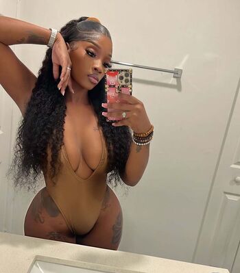 Full leaked Peachy skin private photo