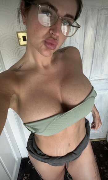 Full leaked Peachyemb private photo