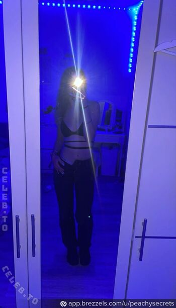 Full leaked Peachysecrets private photo