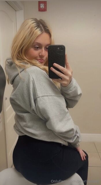 Full leaked Pearlsbabes private photo
