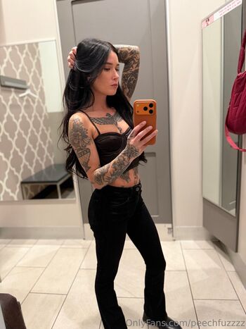 Full leaked Peechfuzzzz page private photo