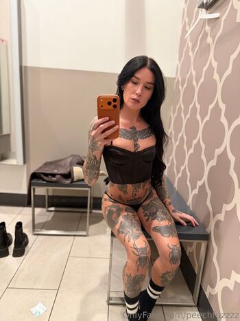 Full leaked Peechfuzzzz page private photo
