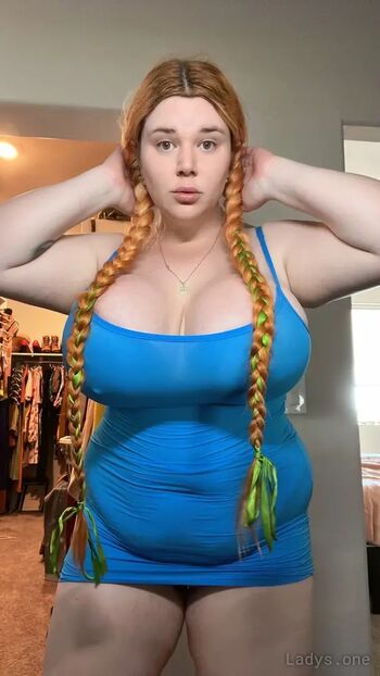 Full leaked Penny underbust private photo