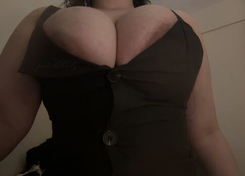 Full leaked Petalbleedz private photo