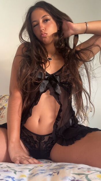 Full leaked Petitejuless private photo