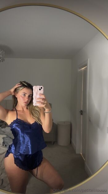 Full leaked Petitelilouuu private photo