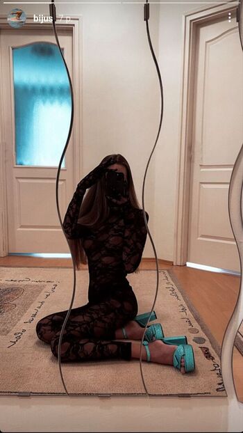 Full leaked Petratimea page private photo