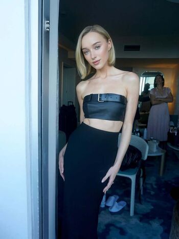 Full leaked Phoebe dynevor private photo