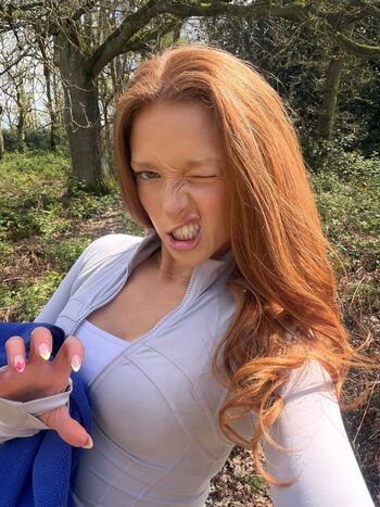 Full leaked Phoebeisginger private photo