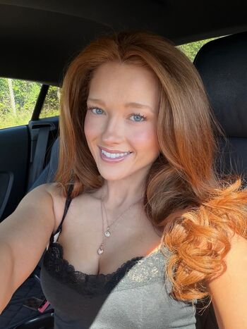 Full leaked Phoebeisginger private photo