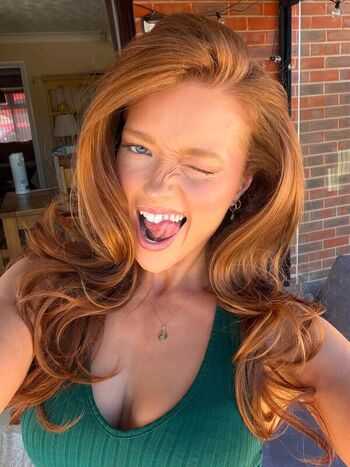 Full leaked Phoebeisginger private photo