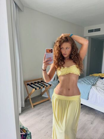 phoebeisginger