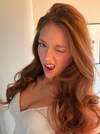 Full leaked Phoebeisginger private photo