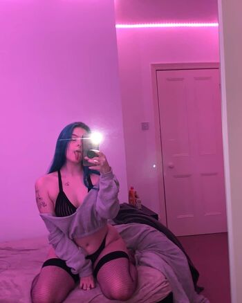 Full leaked Phoebslynx private photo