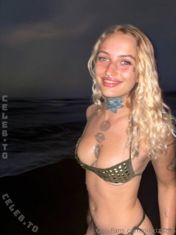 Full leaked Pikkizaziki page private photo