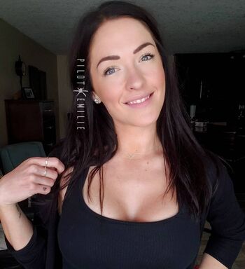 Full leaked Pilotemilie private photo