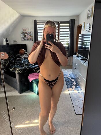 Full leaked Pina peach private photo